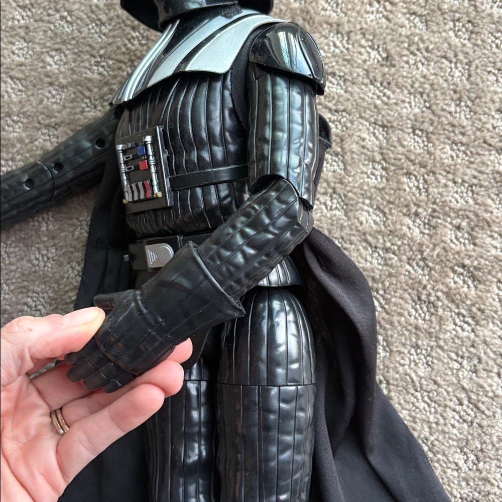 Star Wars Darth Vader Battery operated Action Figure - Picture 5 of 11